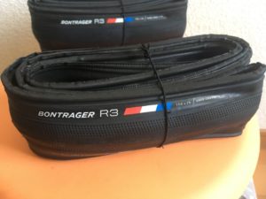 BONTRAGER　タイヤ　R3