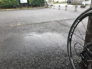 雨　ロードバイク　夏
